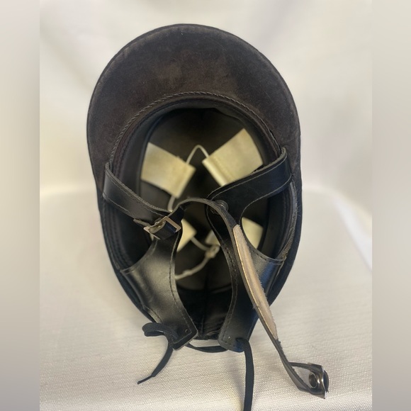 English riding helmet with chin strap - Picture 7 of 11